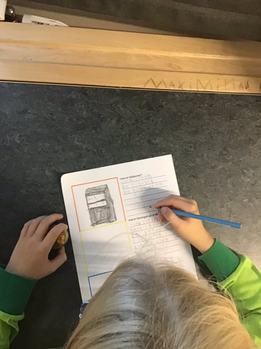 Idag har vi lärt oss hur en saga är uppbyggd. Genom att titta på sagomattan har vi lärt oss vad ska vi tänka på när vi ska skriva en saga eller ett mysterium. Vi har använts oss av sagomattans struktur som vi har skapat tillsammans på vår väg i klassrummet. @stenkulaskolan