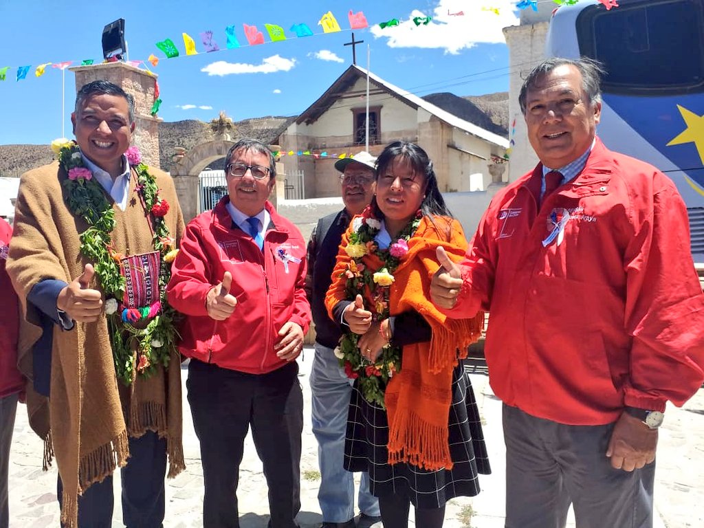 MTTArica's tweet photo. #AgendaMTT 🗓 Nuevos Puntos WIFI Gratuitos ChileGob para Parinacota.
SeremiTT Alfredo Araya Intendente @rerpels junto al Gobernador de Parinacota #MarioSalgado y a la alcaldesa de Putre, #MaricelGutiérrez. Anuncian acuerdo de para el desarrollo de proyectos de conectividad. https://t.co/lZkwxjLLkT