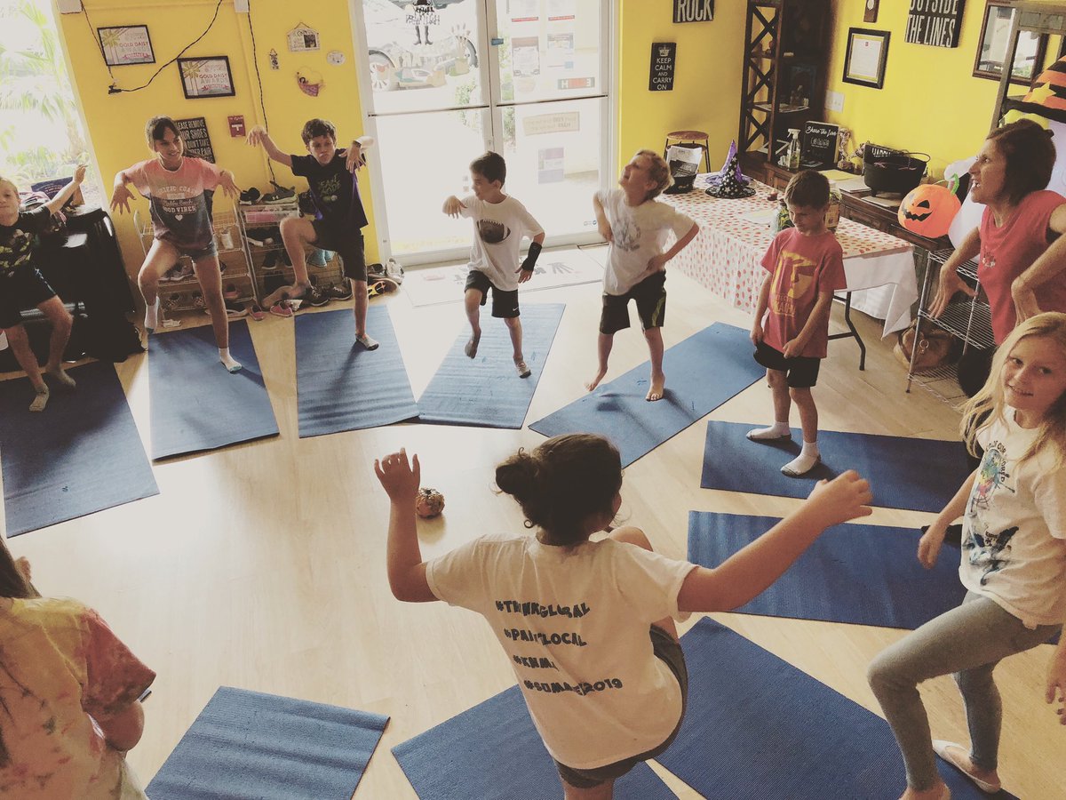 KidsNeedMoreArt's tweet photo. YoGa MoNsTeR MaSh during our Addams Family School’s Out! 🧛🏻♀️⚡️👻🎃🍿#TheAddamsFamily #theartofmovies #intheatersFriday #schoolsout #MeetTheAddams #yoga https://t.co/PBmhiHXbBY