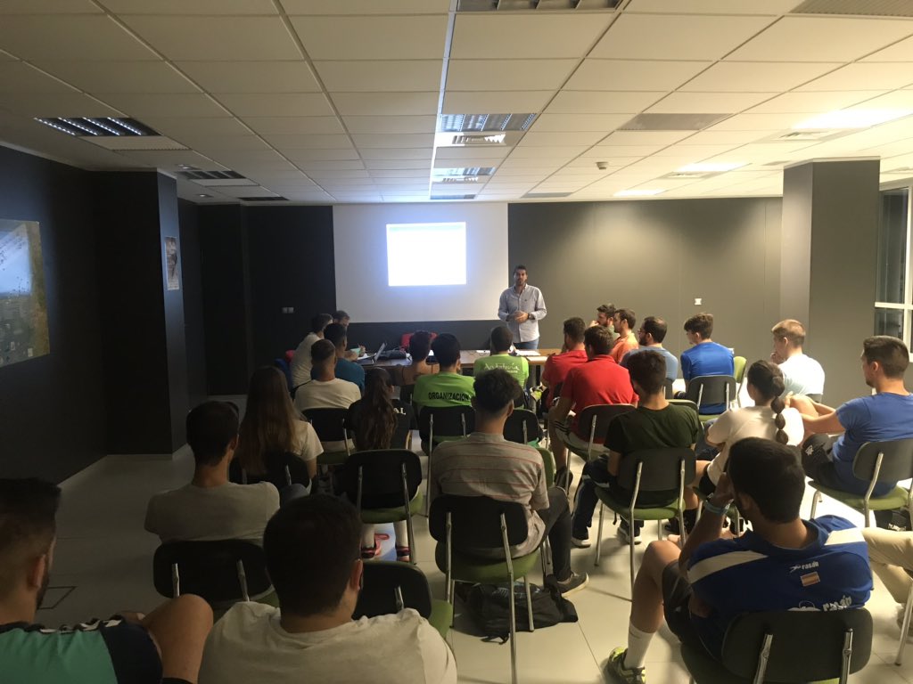 Test de reglas y charla sobre:

“Psicología arbitral y cómo afrontar el error” impartida por <a href="/Alex11NC/">Alejandro Núñez</a> 

Los árbitros cordobeses continuan con su formación de cara a mejorar todas las facetas que engloba al arbitraje.