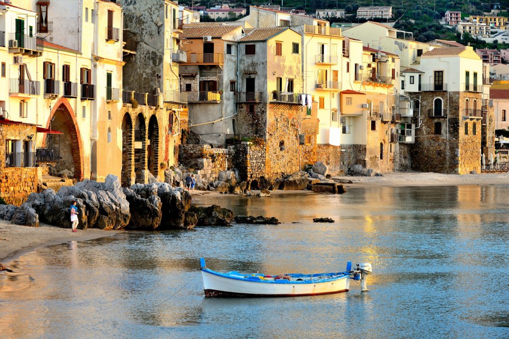 ilovemadeitaly's tweet photo. Cefalù is a city in the Italian Metropolitan City of Palermo #cefalu #sicily #italy #palermo #travel #travelblogger #tourists #sea #chatedral #oldtown #coast #norman #landscape #holiday #holidays #gulf #madeinitaly https://t.co/RRFC5w83mF