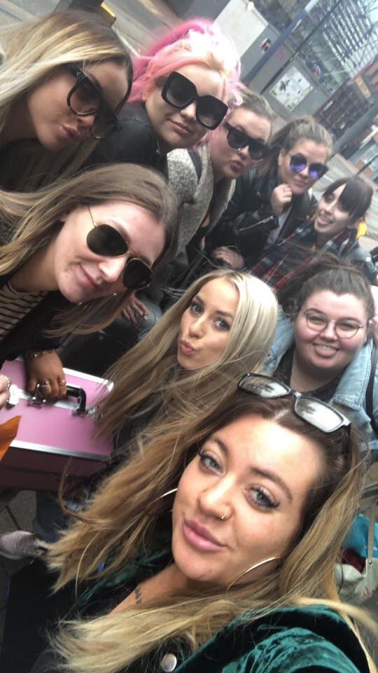 rainynightdoie's tweet image. I would like to thank 5SOS for bringing these girls into my life. I’m at my happiest travelling around the WORLD for my favourite band. The memories we make will last me a lifetime. I love looking back at all our photos and videos and reminiscing. My number 1s❤️ #Thankyou5SOS