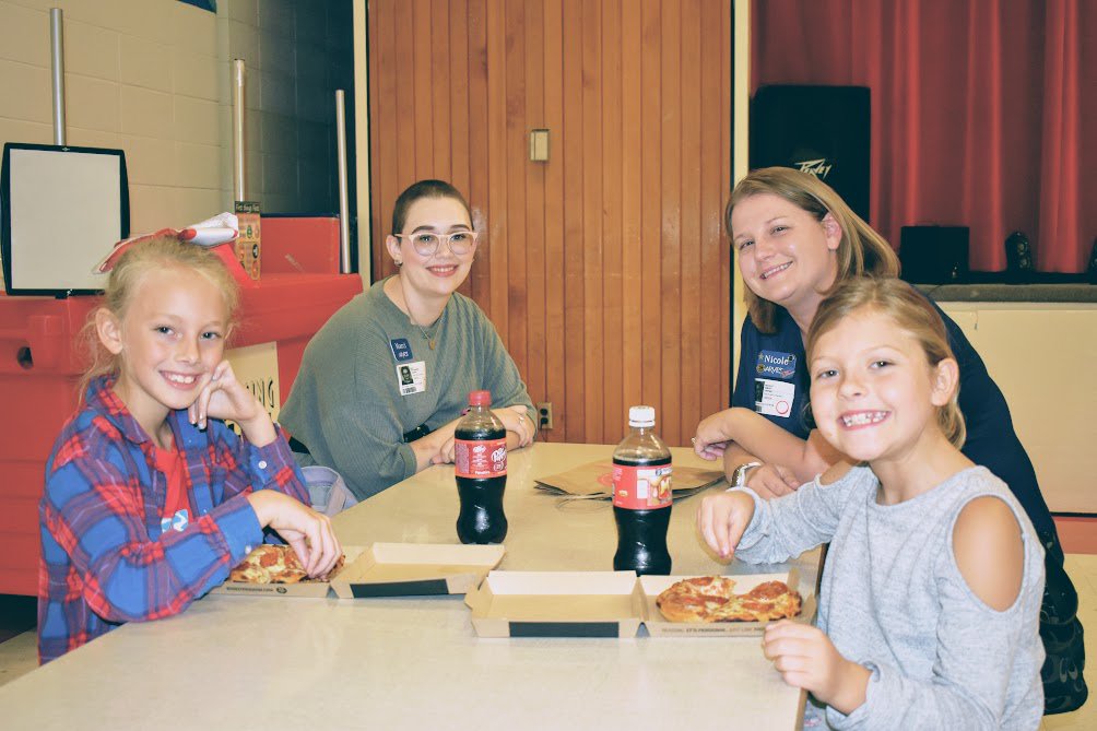 MarkTwainWC's tweet photo. Congratulations to Brooke Reineke and Anastynn Wells for winning Lunch With A Banker. They won this opportunity by consistently making good choices at school. Thanks to Arvest Bank for providing the opportunity to our students. https://t.co/r3NsepgRmv