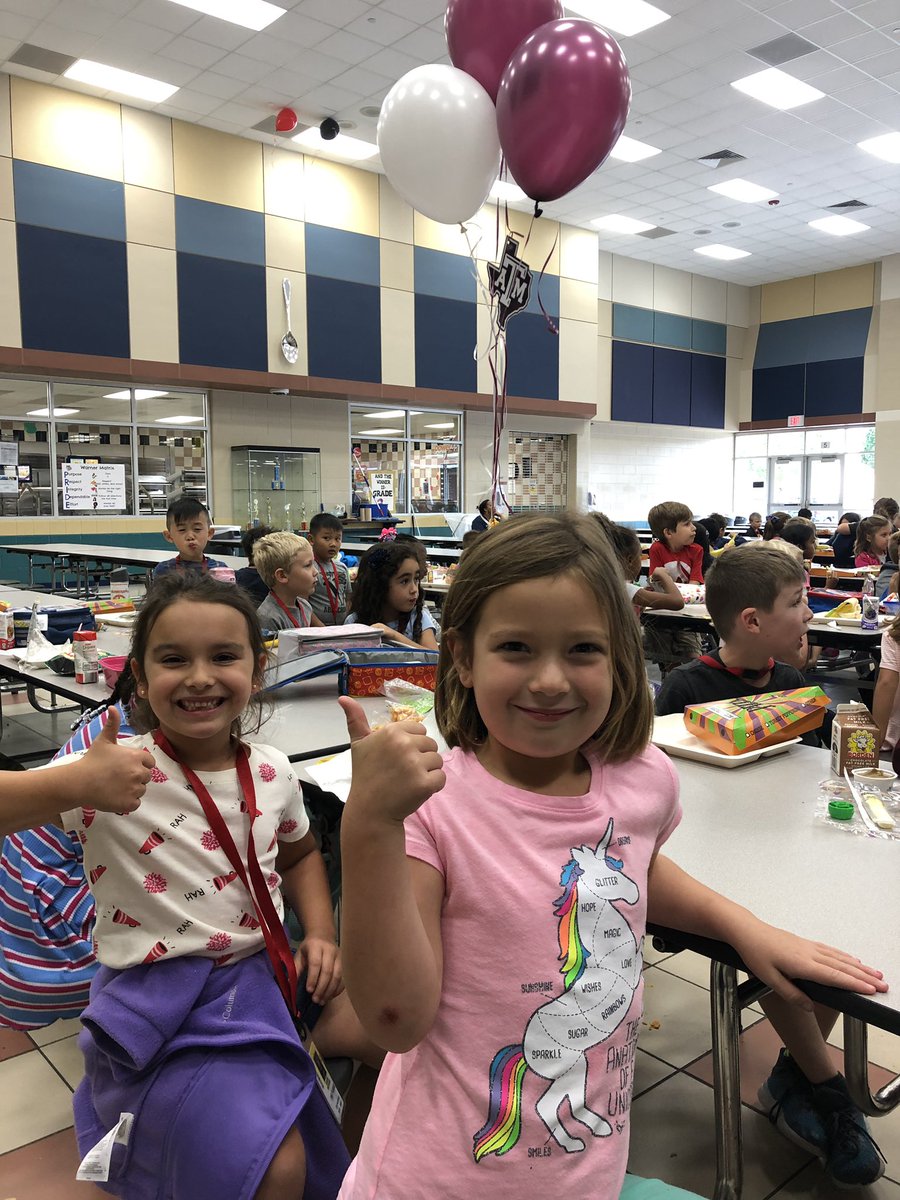 Future <a href="/TAMU/">Texas A&M University</a> right here! these <a href="/WarnerCFISD/">Warner Elementary</a> friends are loving mix it up day! #gigem #warnerwolves #mixitupday #collegeweek