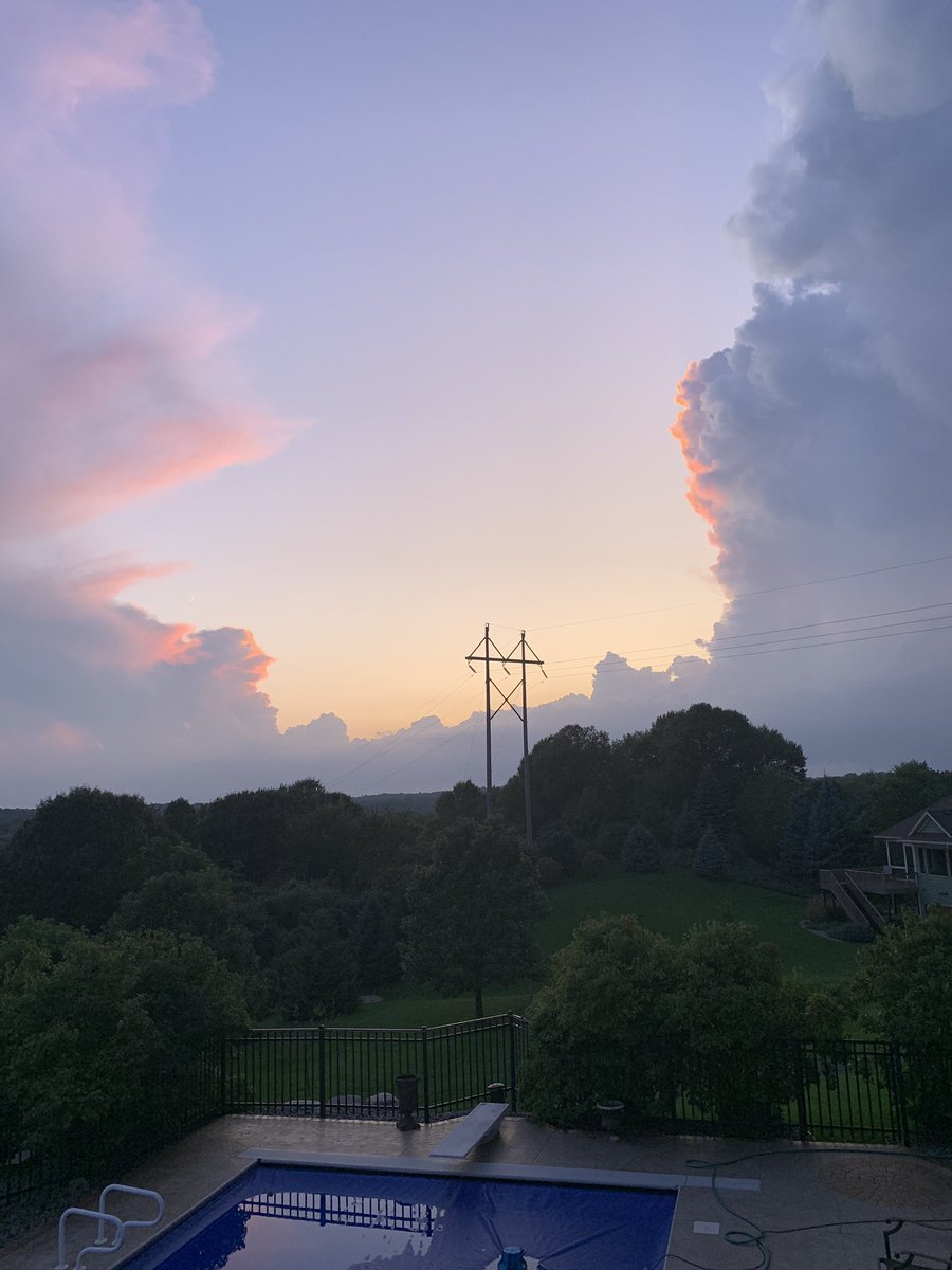 annakessler_'s tweet photo. I took this picture a few weeks ago and I thought other people should see it :) nature is neat https://t.co/Gh4ZYmH4sj