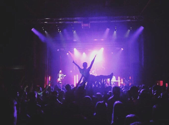 GlassCaves's tweet photo. Tour is less than three weeks away cockersss. Crowd surfing is more than welcome x

Tickets at https://t.co/mFgJUdjwDC https://t.co/8iq6iXWZRo