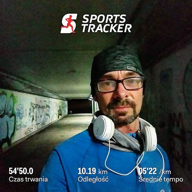 Hammer_1975's tweet photo. Trochę zmokłem i bryle mi zaparowały 🤓10 km w deszczu. W słuchawkach 🎧 Technotronic Pum up the jam 🕺#timeforrunning #pobiegane #running #treningbiegacza #trening #bieganie #run #biegambolubie #zbieganiemmidotwarzy #mikołów #bieg #biegacz #runforhealt… https://t.co/qj3fuEw2tB https://t.co/mhBYCifLxY