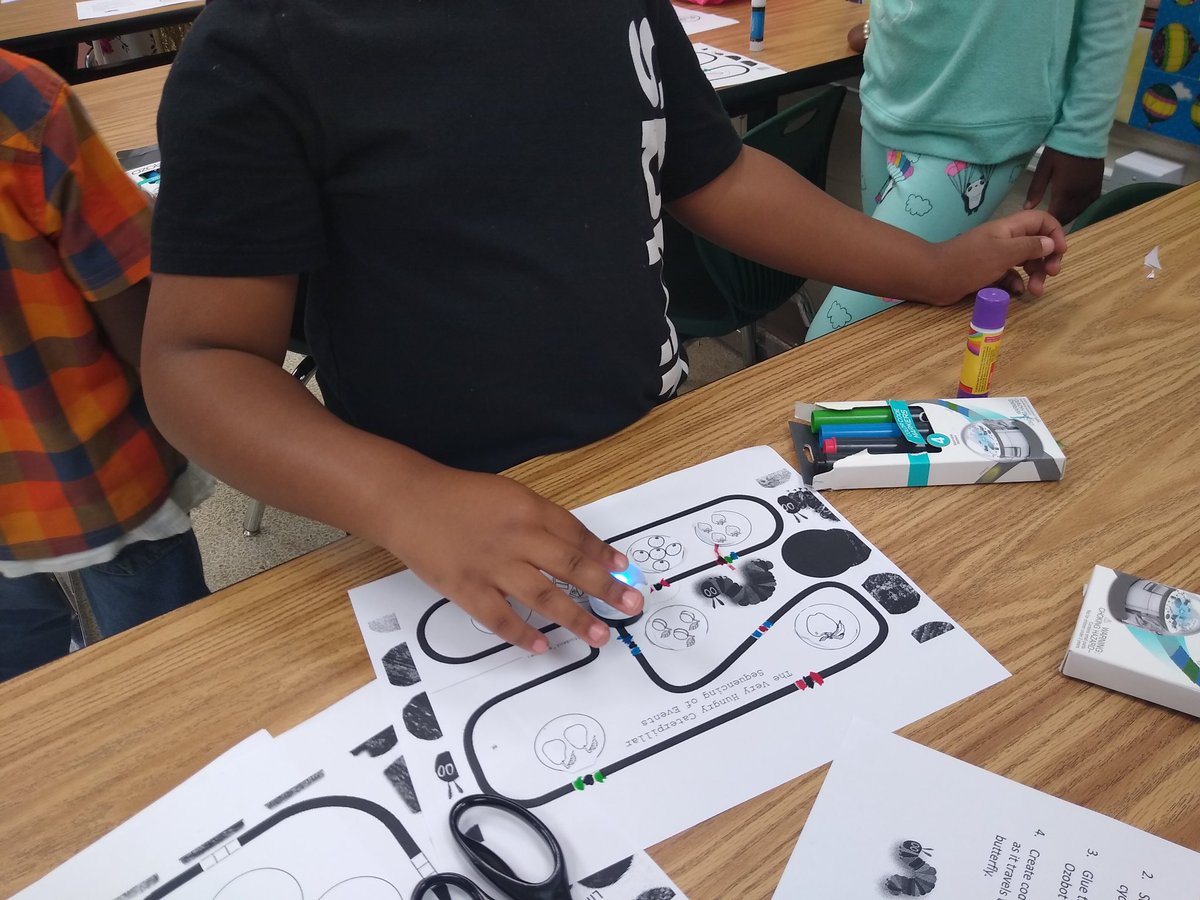 AmandaClay_DCPS's tweet photo. Mrs. Moody's First graders worked with Ms. Audino today to sequence events from The Hungry Caterpillar while using color algorithms with Ozobots. Great integration of Language Arts, Science, Math, and Computer Science! https://t.co/LtMDcYZNn5