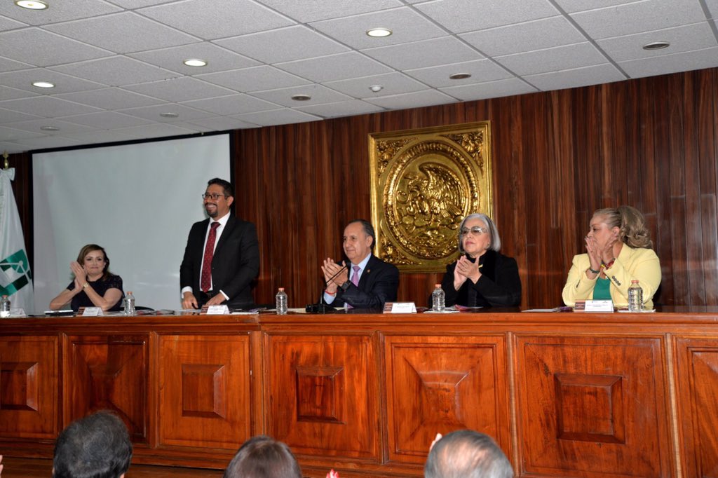 Entre los galardonados estuvieron 10 jueces y 4 magistrados de la casa de justicia. El presídium de la ceremonia fue integrado por Martha Mercado Ramírez del <a href="/TECDMX/">Tribunal Electoral de la Ciudad México</a>; la comisionada del <a href="/InfoCdMex/">INFO CDMX</a>  @elsabibianap; la presidenta del <a href="/colegio_df/">COLEGIO DE CORREDORES PÚBLICOS DE LA CDMX</a>, María García Álvarez y <a href="/Tzoye_Chacon/">Tzoyectzin Chacón</a>