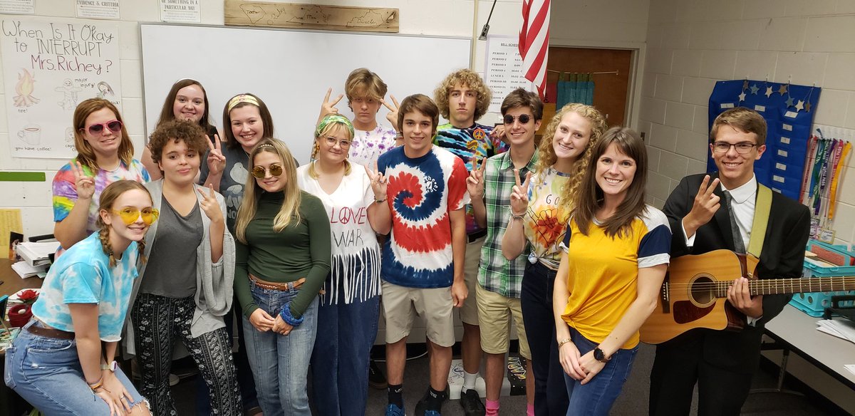 Richey0616's tweet photo. #DecadesDay #PHSHoco2019 https://t.co/FaxopVzDix