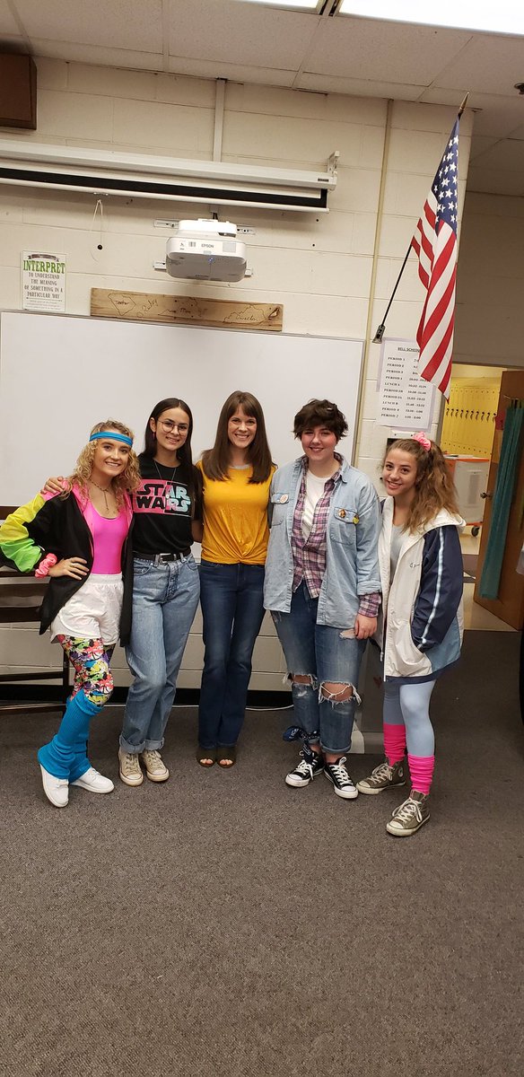 Richey0616's tweet photo. #DecadesDay #PHSHoco2019 https://t.co/FaxopVzDix