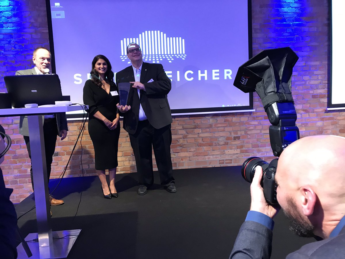 healthcare_de's tweet photo. #cdgw19 #Zukunftspreis: 2 winners! @IQVIA_Germany und #Hessing. Glückwunsch! 🎉🎊🥂 https://t.co/f3ohZHpmRH