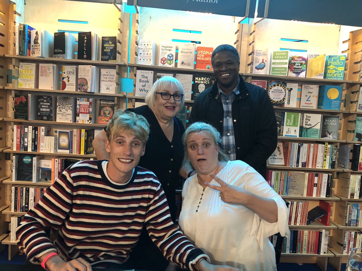 Sharstra's tweet image. My daughter by another mother #WatchingTheOneShowwith