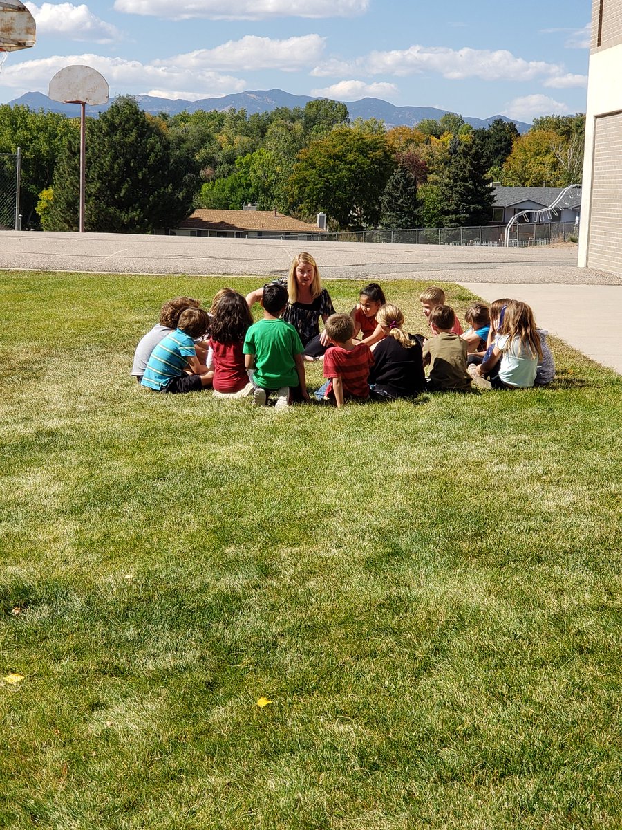 JeffcoELD's tweet photo. 2nd grade enjoyed their Brain Break outside today! It is beautiful out there...for now! #peckrams #gooutside #snowtomorrow @JeffcoSchoolsCo @SupportJeffKids https://t.co/QYp3DsAGIz