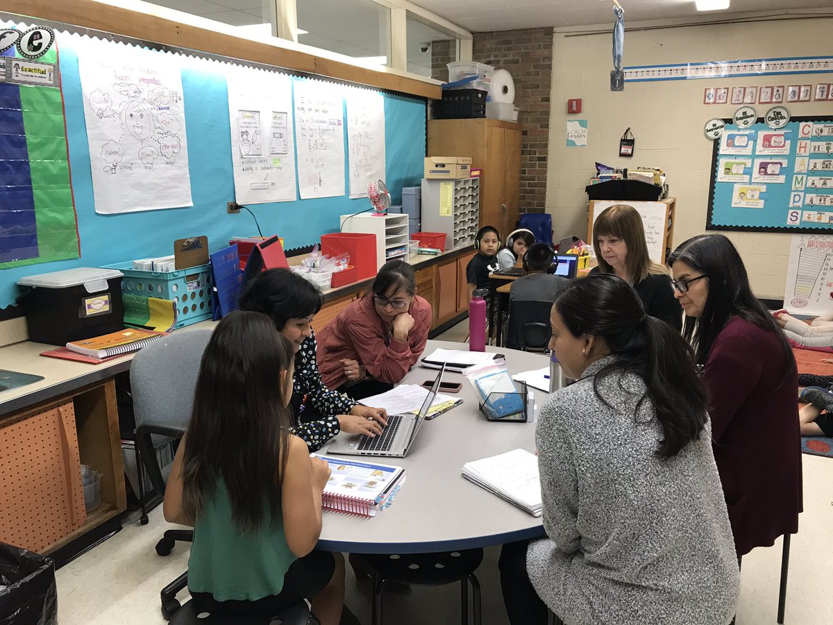 DirectoraDrake's tweet photo. Loving the learning from our amazing ARC coach Lupe! @D33Gary @AmericanReading @gzelones #theD33effect. @WeGoD33 https://t.co/k1VHX22kun
