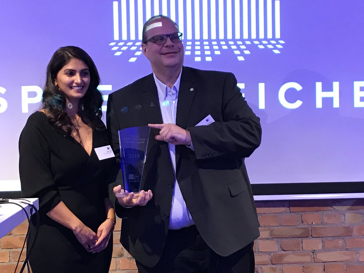 xpomet's tweet photo. Congratulations! The winners of the #cdgw19 Future Award are @iqvia with their oncology medication platform and #Hessing with smart OR planning for orthopedics. Congratulations 🎈🎉🍾 https://t.co/GL08stGpRO