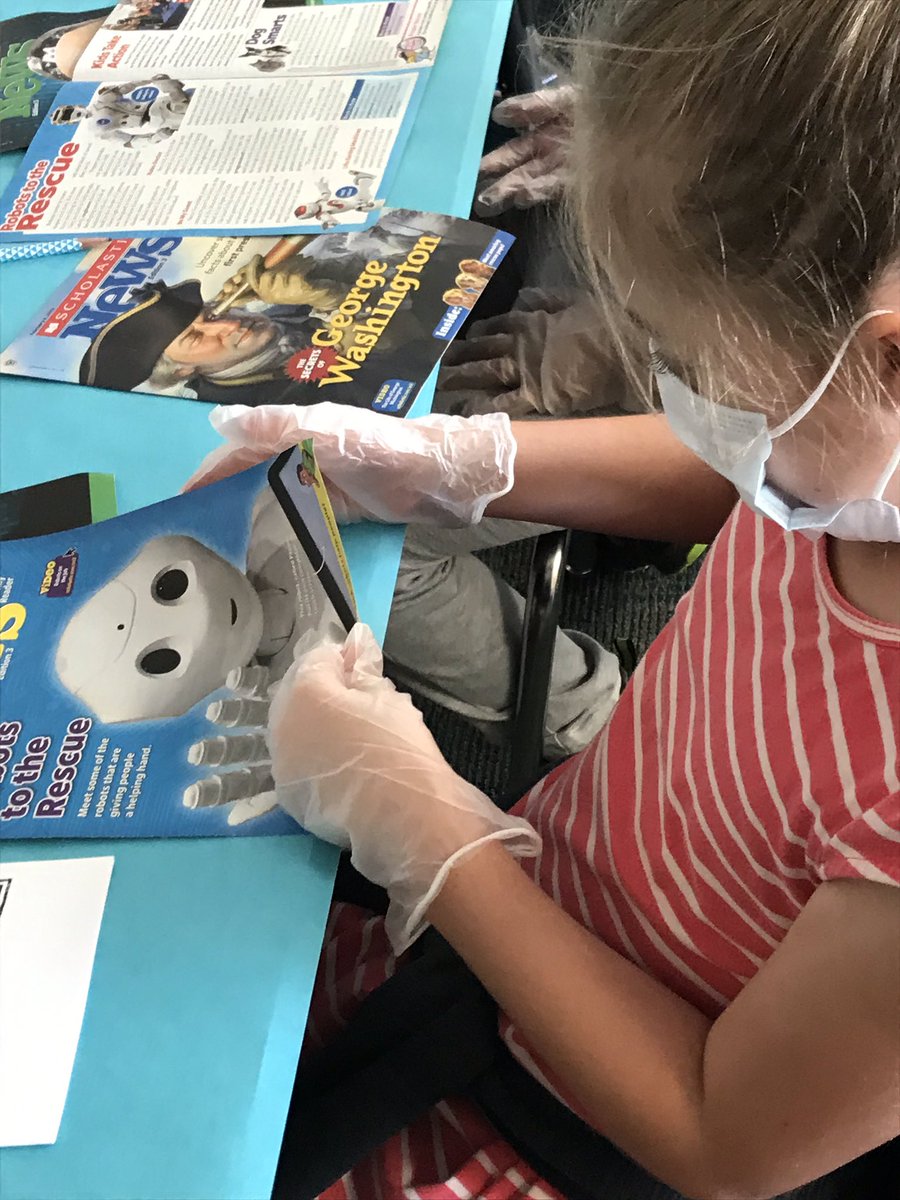 Miss_Bennett3's tweet photo. Last Friday we had doctors in our classroom! Text feature surgery was a success! #eastviewpride #fcscspartanpride https://t.co/yui8lNjsG7