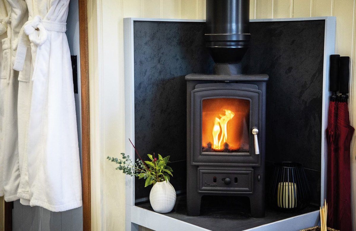 If you are looking for that #glamping experience you need to book one of our luxury #shepherdhuts nestled away in the #surreyhills! Get cosy &amp; warm in front of the log burners and enjoy the winter evenings in the inn just a few steps away! 
merryharriers.com