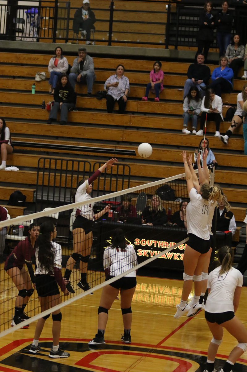 SRHSsquawk's tweet image. Some flicks from varsity volleyball’s matchup against Jesuit. #GoHawks