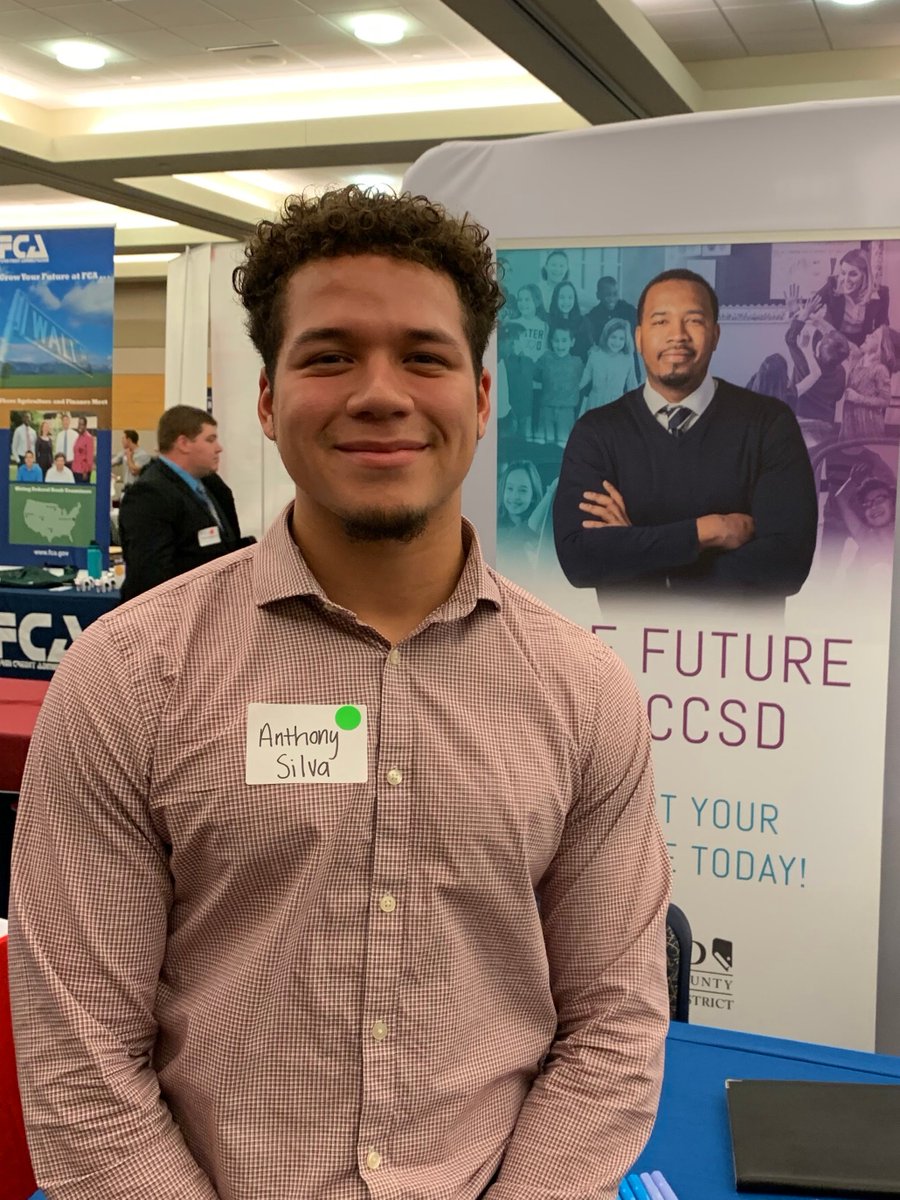 Ariel_LeadNV's tweet photo. It was so exciting to meet @hs_eldorado grad Anthony Silva at @UWRiverFalls today! It's great to see @ClarkCountySch alums experiencing new opportunities. https://t.co/XJ0GjnATTJ