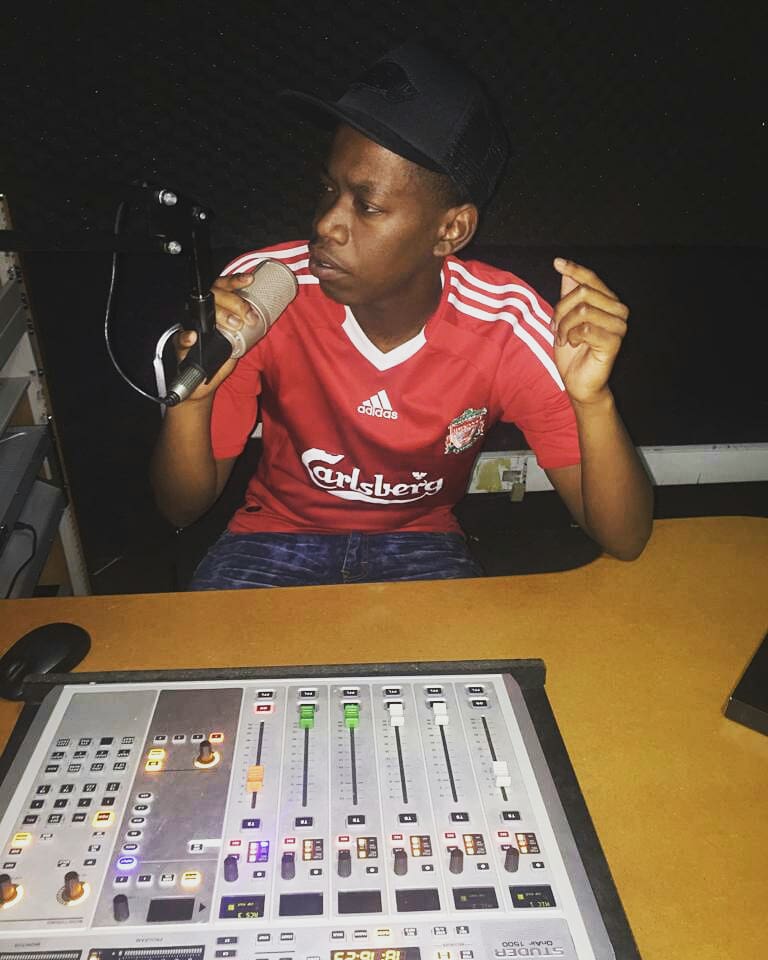 DjFreshDice_03's tweet photo. Did you know we about to go LIVE ON AIR soon ??? 📻🤐🔥...

It takes a little time but we will get there 🌍🤞🏿🖤💼.

#radio 
#music 
#Listen 
#radiodj 
#djlife 
#YouMustKnowIt 
#hustler 
#dreamers https://t.co/OVkHB3zBTn
