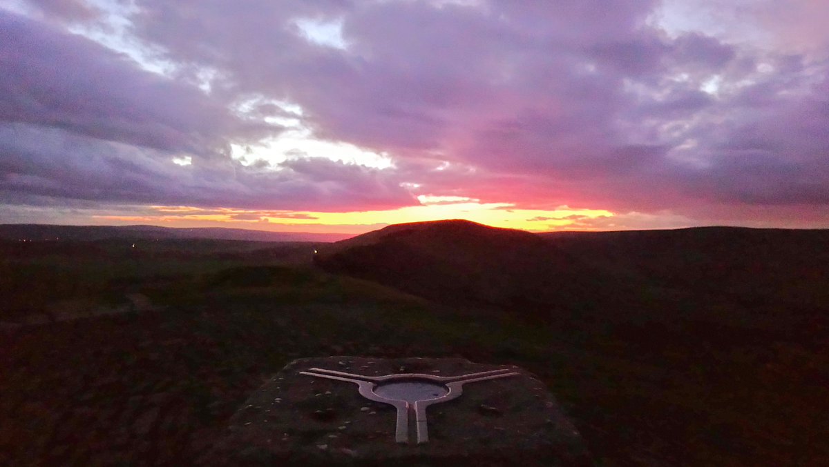 ABTheAdventure's tweet photo. It can be so tempting to stay in.

To keep warm, to say it's too late the day is done.

But going out changes my energy, it makes me feel alive. My heart races as I ascend, beating even faster when I see the sunset emerging at the summit.

This was my view from Mam Tor tonight. https://t.co/ksiCKWFjWt