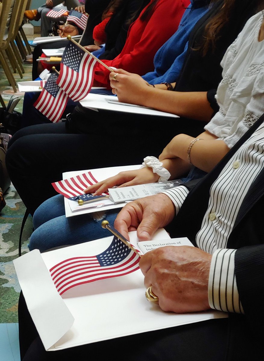 TubbsShow's tweet photo. 🇺🇸 50 new U.S. citizens from 30 countries sworn-in today @HistoryColorado 🗽 Coverage during the show 4-7pMT @710KNUS. Wow. #newUScitizen https://t.co/89y5lDiLlS