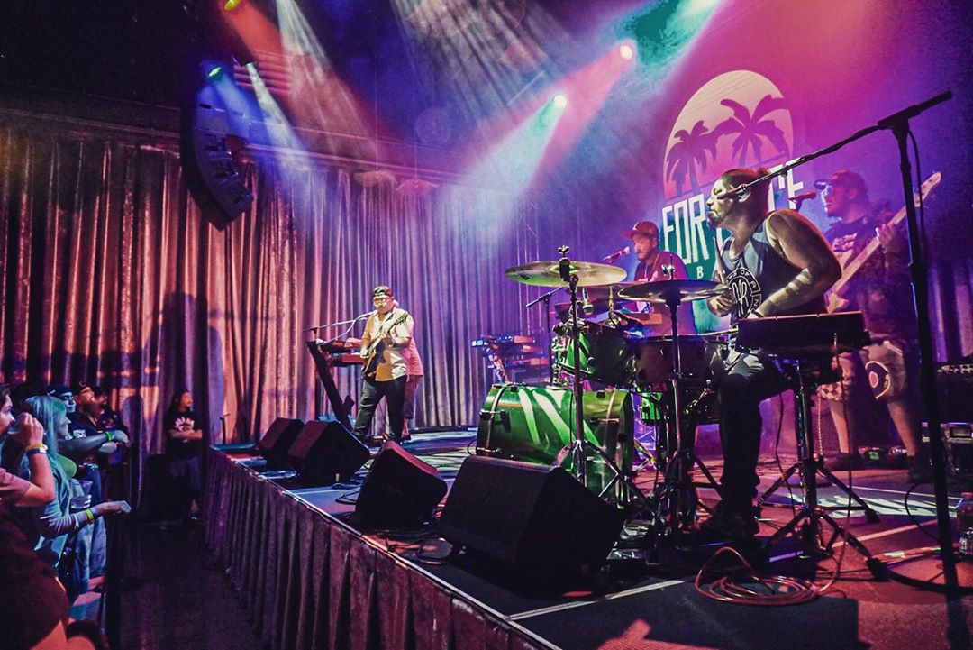 Rootfire_Intl's tweet photo. .@ForPeaceBand is back on the road this week with @iyaterramusic & @RiesBrothers on the Coming To Light tour!
πΈ: @gunnshotsmedia #forpeaceband #rootfire #rootfirecooperative https://t.co/H1mztT8ozW