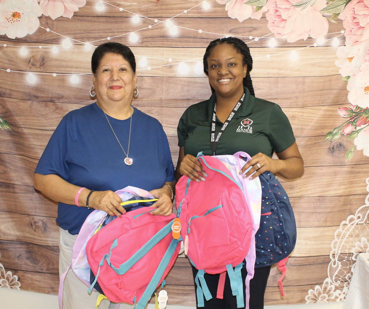 ManorISDEC's tweet photo. Trustee Janie Serna stopped by @ManorEELC to check out our Hispanic Heritage Performance and donated backpacks to our students! Thank you for your visit and donation today! @ManorISD #ECinManor #MakingOurWay https://t.co/r8zhRmA7pD