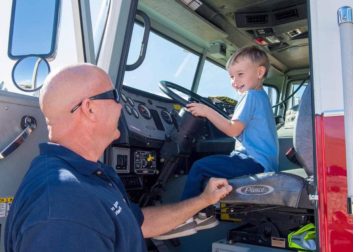 HollomanAFB's tweet photo. The #49Wing #firefighters visited the Child Development Center today and the #HollomanAFB Elementary School yesterday to show the youth the importance of fire safety. #FirePreventionWeek is held annually with events to encourage fire safety. 🔥 🔥
@AETCommand | @usairforce https://t.co/y2wJ73GNsA