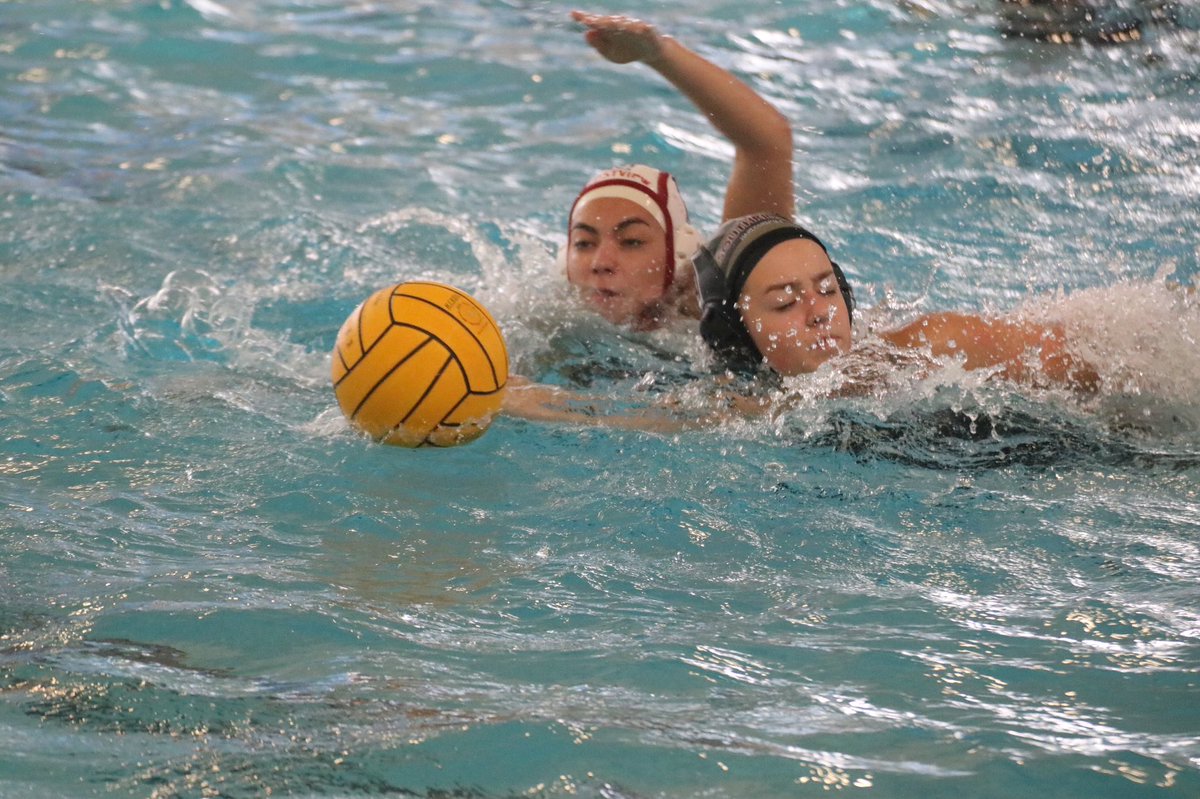 SRHSsquawk's tweet image. 📸+💦 #GoHawks