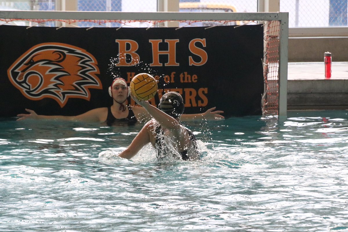 SRHSsquawk's tweet image. 📸+💦 #GoHawks