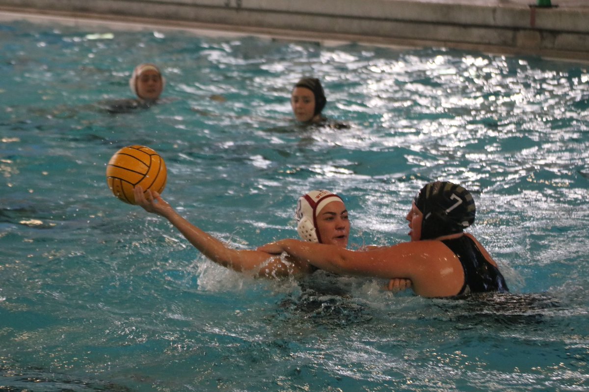 SRHSsquawk's tweet image. 📸+💦 #GoHawks