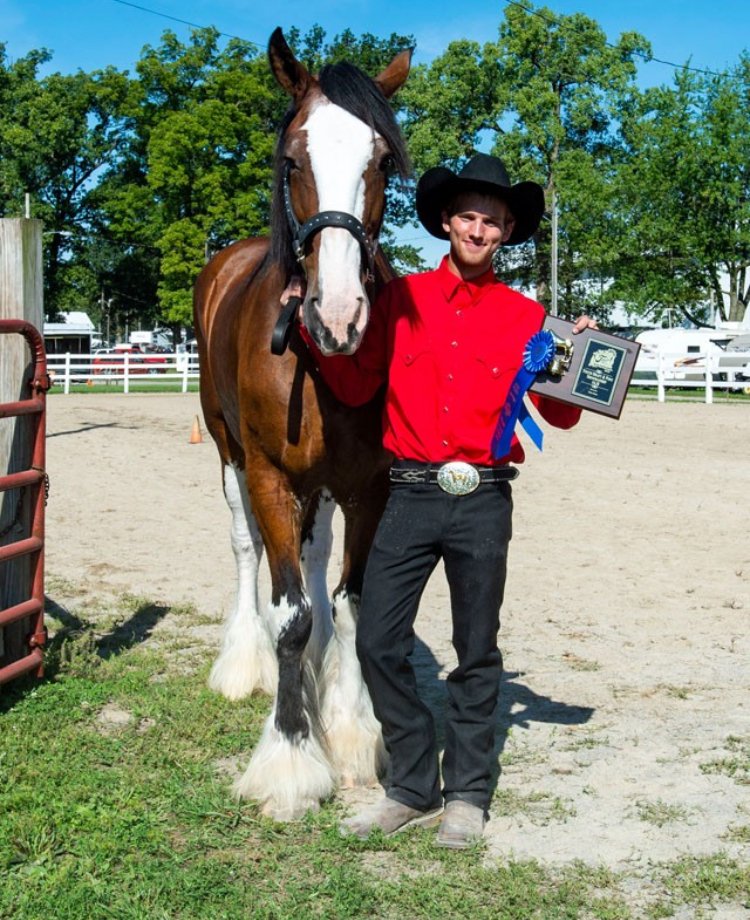 FFAcrestview's tweet photo. #2019FairHighlight Jacob Dealey! He is a current sophomore at Crestview and exhibited alfalfa hay and hybrid corn at the fair through the FFA. Jacob placed 1st having overall best hay in the crop and shop division at the fair! https://t.co/rwkNtk59Ay