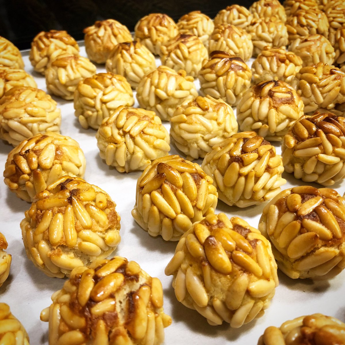 Llegar a <a href="/somcorbera/">Som Corbera</a> y oler a ‘panellets’ recién hechos es 🔝 ¡¡No podemos estar más contentos de la buena acogida que han tenido estos primeros días!! Feliz semana a todos👋🏻💛#panellets