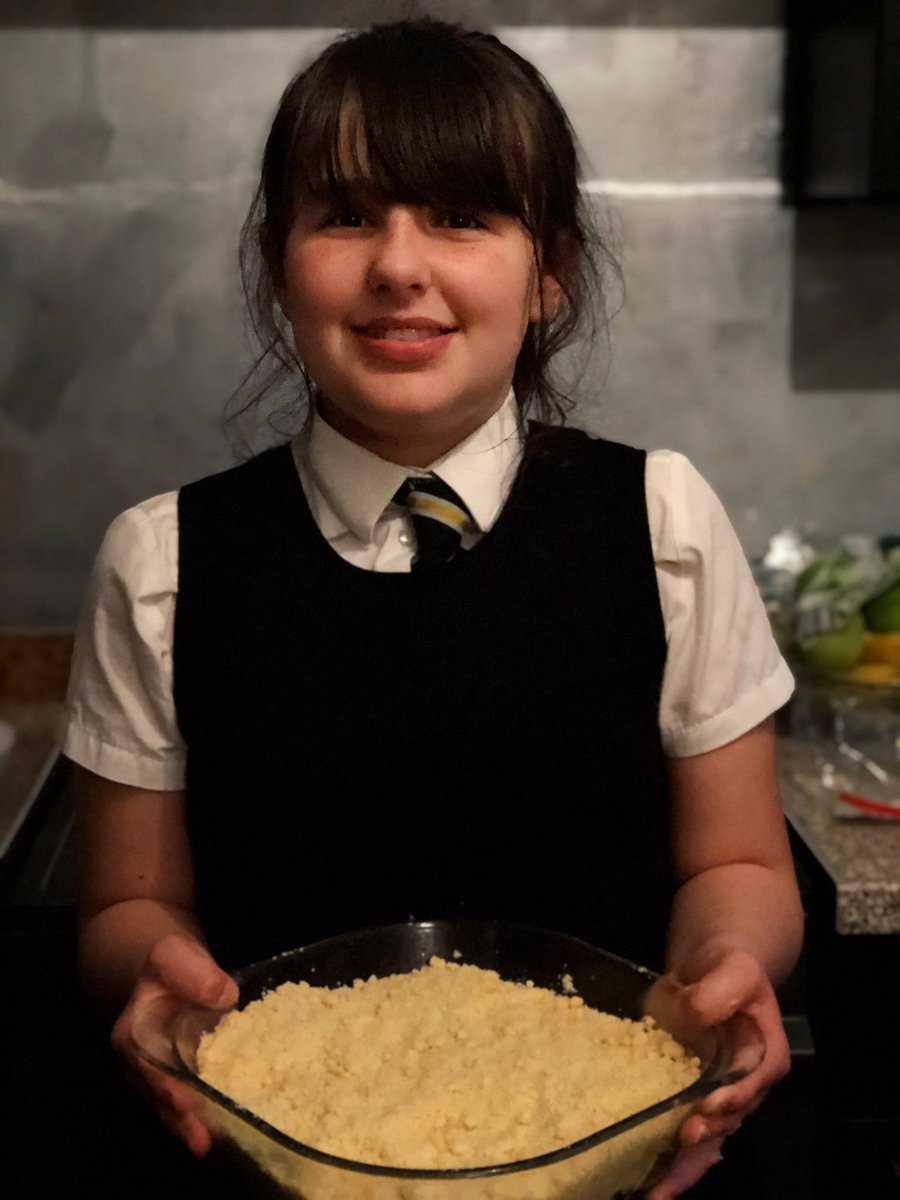 upsidedownbrick's tweet photo. @stmarysboness Teenies apple crumble she made tonight. Thanks for the apples! https://t.co/Icv84wRWGS