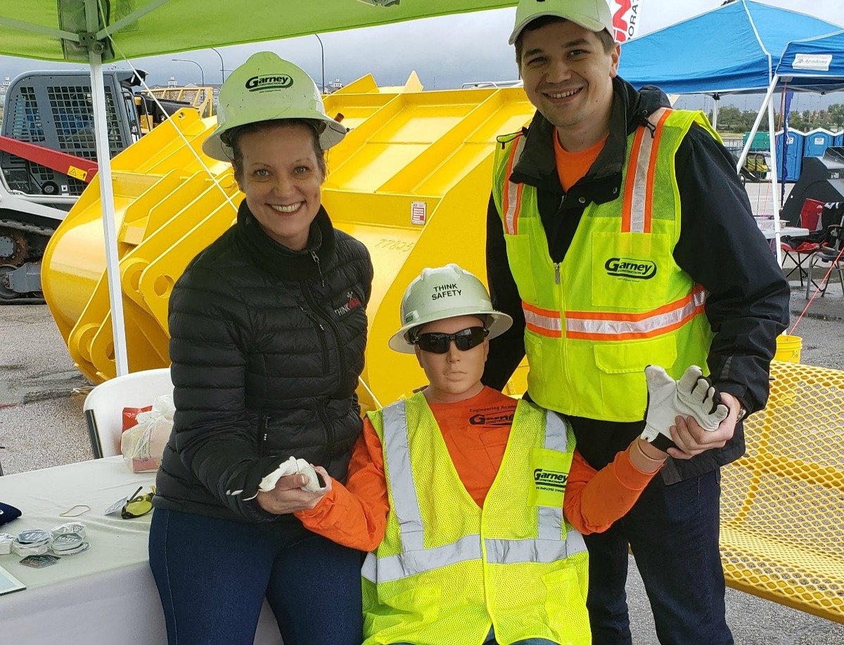 ThinkViralKC's tweet photo. Saving someone is harder than it looks! I grabbed a group of girls at @NUCA_KC's #DozerDaysKC & tried to lift @GarneyConstruct's safety dummy off the chair. After several attempts, one of the girls threw up her hands & said, "I guess he just has to die!" ๐ฎ๐คฃ #womeninconstruction https://t.co/Q4KUgxsQOB