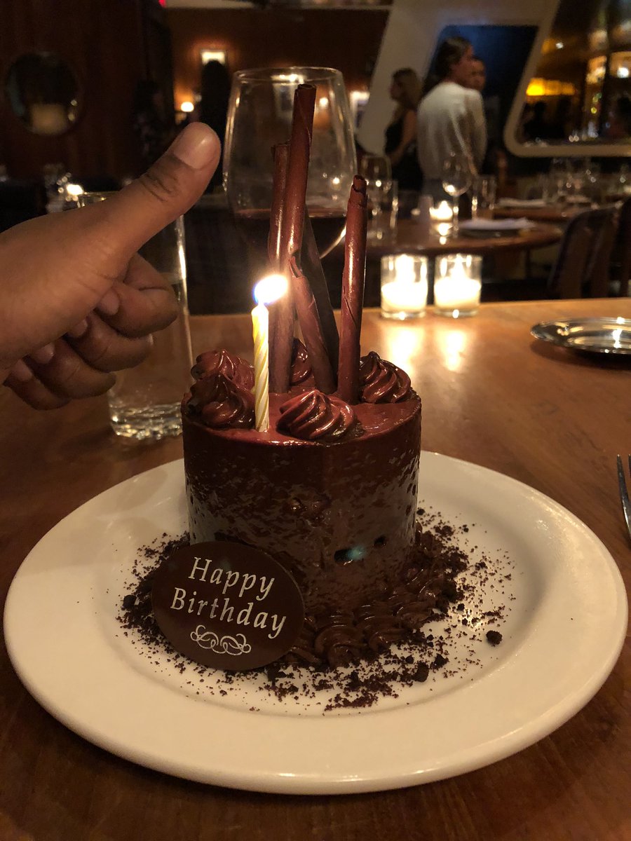 HastyleNYC's tweet photo. #birthdayfun with the #queen 🍷🙌🏾😎 @ythunter #libramonth #celebration #wineanddine  #revolutionisHaStyle https://t.co/33PJQYN1dz