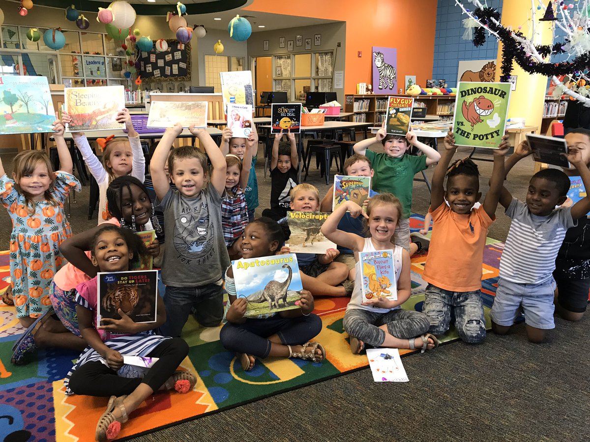 EEECLibrary's tweet photo. Last week was our first week checking out books at EEEC ❤️📚 always an exciting week in the library! #kindercats #eeec @EEECEnterprise https://t.co/GhCSrYhzBu