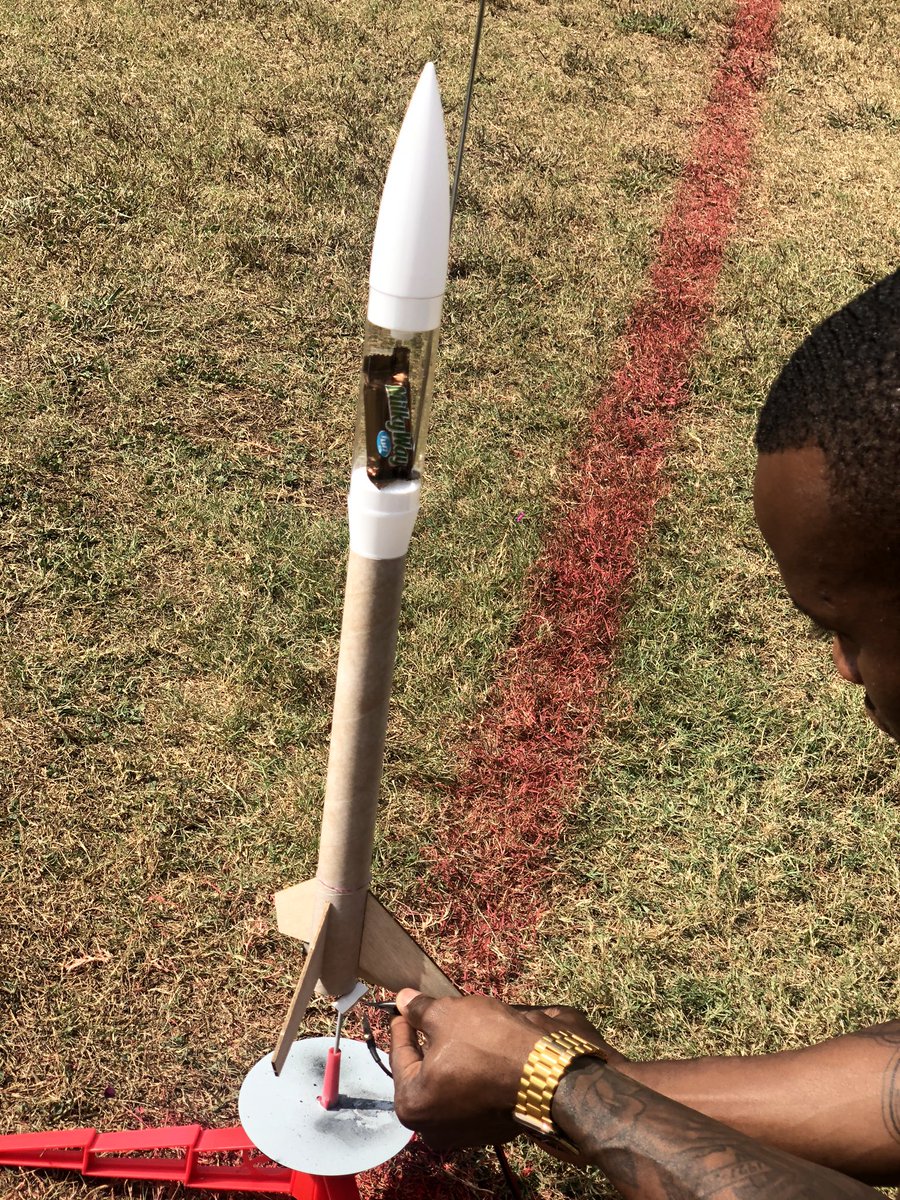 Mableton_CLIMB's tweet photo. Rocket launches are the best! The #MilkyWay rocket was a huge success! @cobbscience @CaliScienceCCSD #PBLSpaceIA #ccsdgoforspace #ultimatelearningexperience @MabletonES @CabbellMustapha https://t.co/FJd1kIm8n0