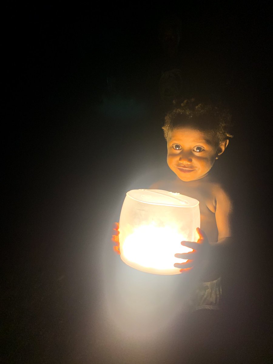 KellyGreyson's tweet image. @MPOWERDInc and #PNGTRIBAL providing light to remote places... The difference light makes 🥰👏 so sweet to see their faces light up for hours of entertainment just having a light 💡 #thistribesaveslives #lucilights