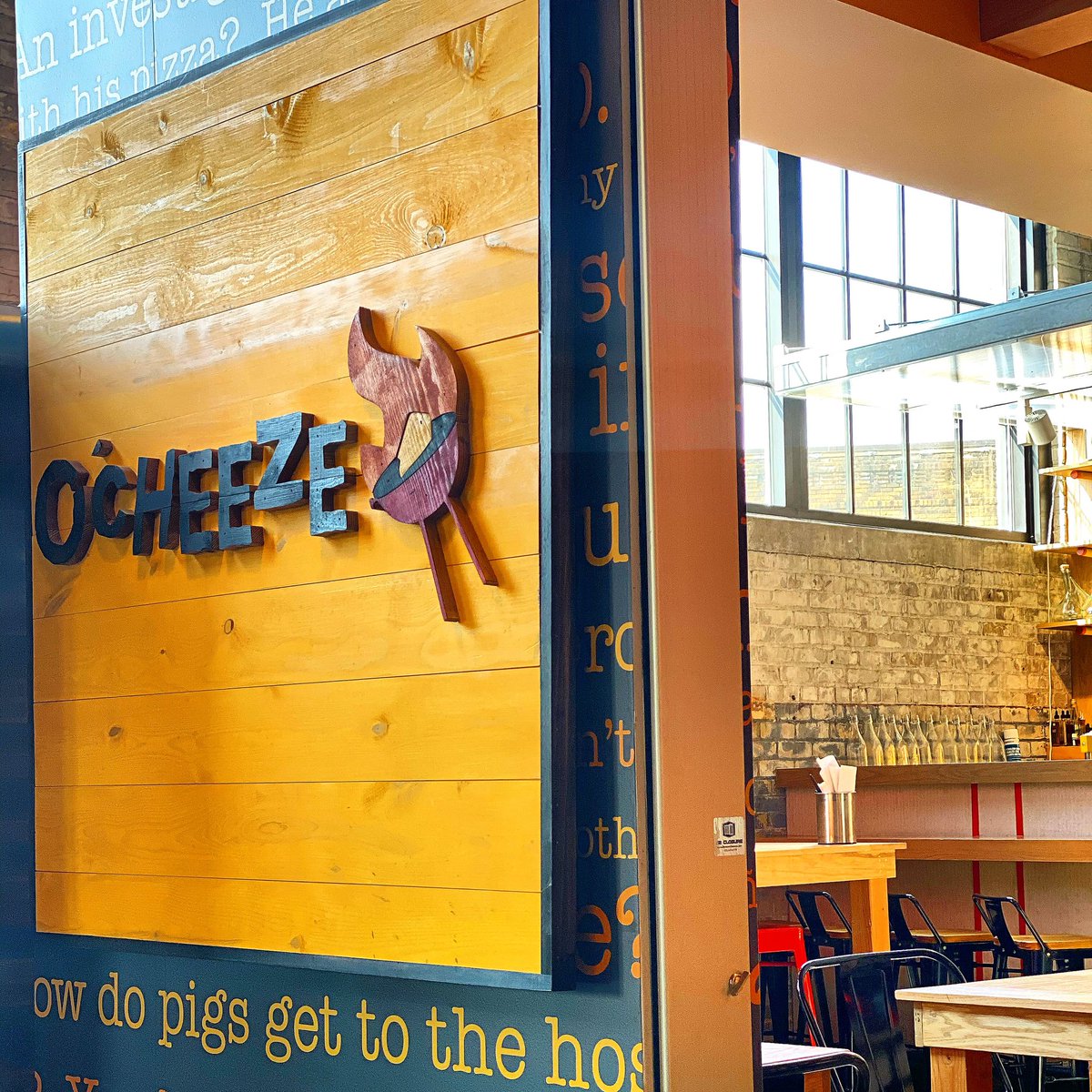O_Cheeze's tweet photo. Our keg and case location is just glowing from this sunshine today. Maybe we’re biased, but we think this about as good as it gets. Made to order #grilledcheese #macandcheese or #nachos and beautiful atmosphere. #kegandcase #stpaul #minnesota #foodie https://t.co/dBiVWSJNp1
