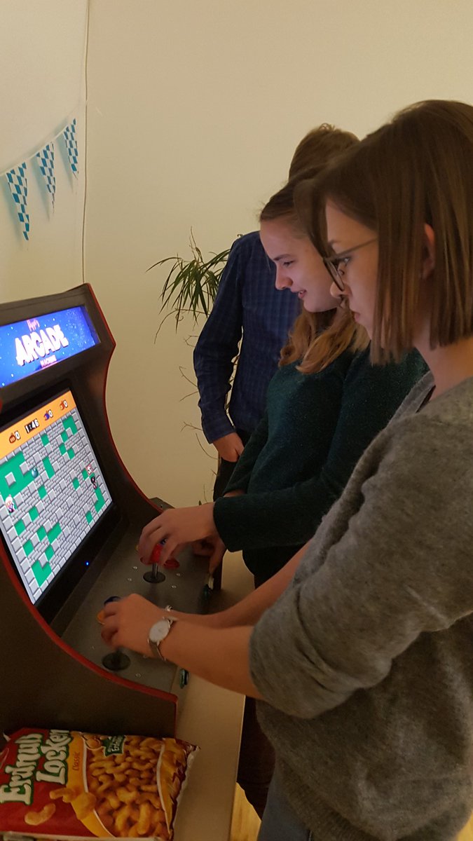 Heute traditionelles #Oktoberfest bei Brain Appeal "Haxe &amp; Faxe". Bayrisches Essen, Retro Gaming,  B-Movie, ...