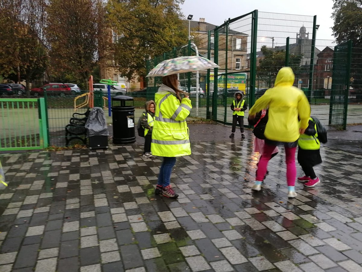 pollokshieldsps's tweet photo. We’re singing and dancing in the rain ☔️ 🌧🕺💃@SunriseDances @PollokshieldsP1 #outdoorfun #outdoordance #outdoorlearning https://t.co/6eX70VXMPs