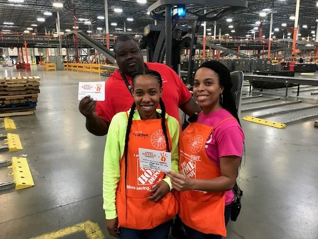 APRon_Rood's tweet photo. While walking the floor the the Key 1 Infocus Team took the time out to recognize their peers for placing Safety First. #SafetyFirst #scapchat https://t.co/BSsPEMCXUu
