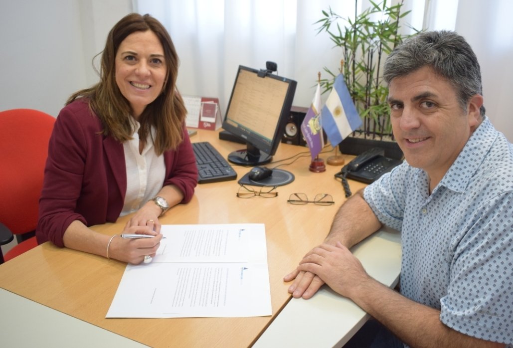 La Facultad de Comunicación y Periodismo de la Universidad Juan Agustín Maza de la provincia de Mendoza, representada por la Decana María Fernanda Rivarola, se incorporó a la Red de Lenguaje Claro Argentina (ReLCA)