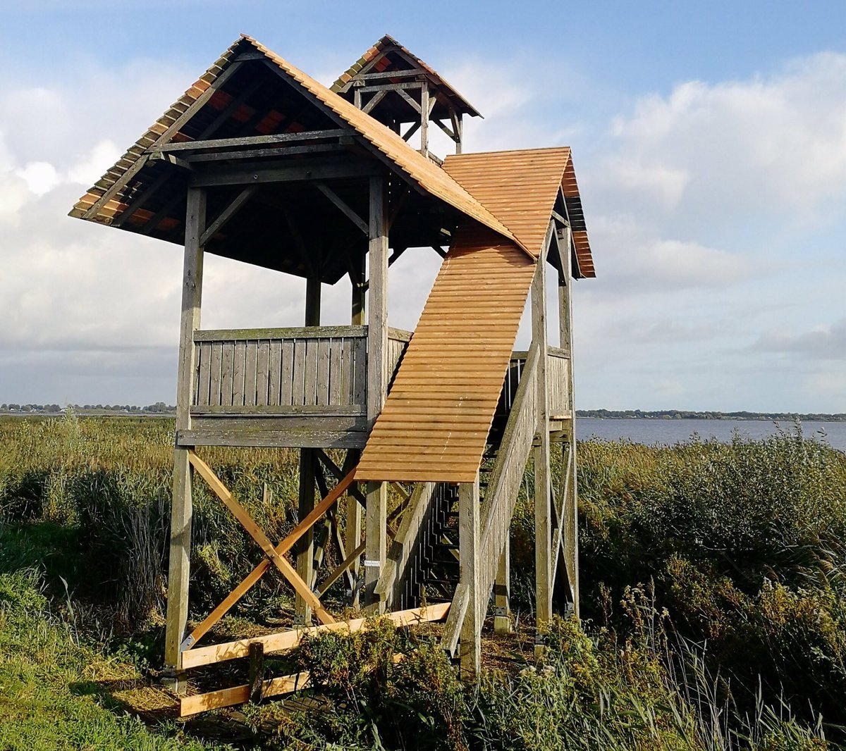 Uitkijktoren aan het Zuidlaardermeer bij Noordlaren is weer geopend voor het publiek! Kan na een flinke opknapbeurt weer jaren mee.