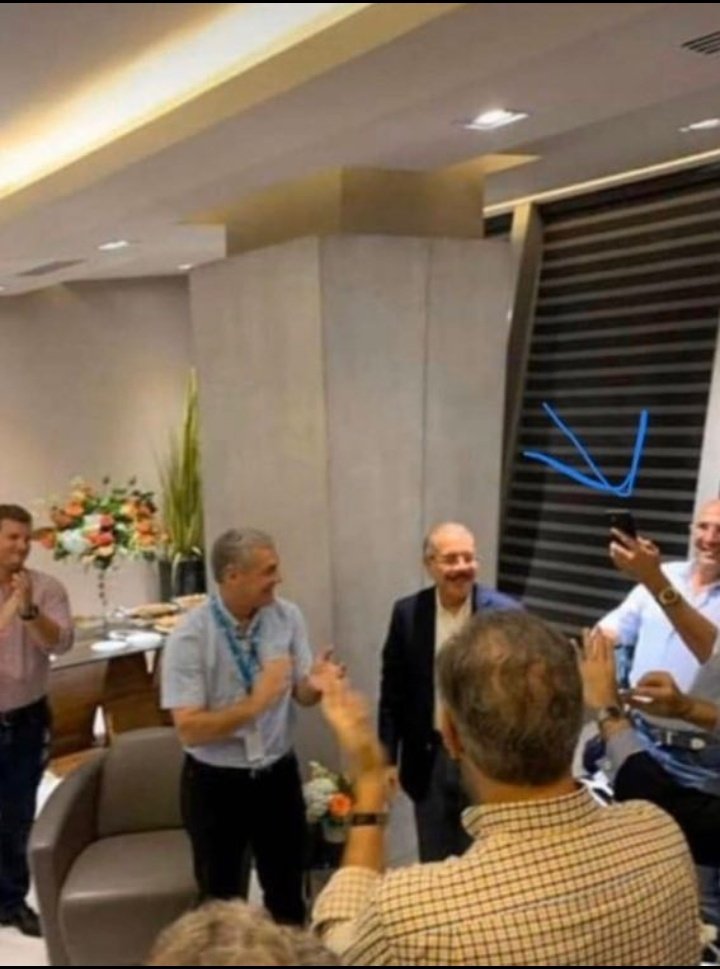 ¿Castaños el de la JCE y Gonzalo celebrando que? Dice el Dr. Fadul allá en Santiago.  Después no quieren que uno lo diga...