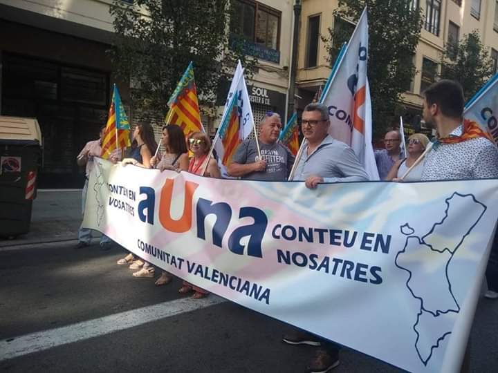 aunacv's tweet photo. Preciós dia el de hui acompanyant a la nostra Reial Senyera. https://t.co/hIuACHGTVZ