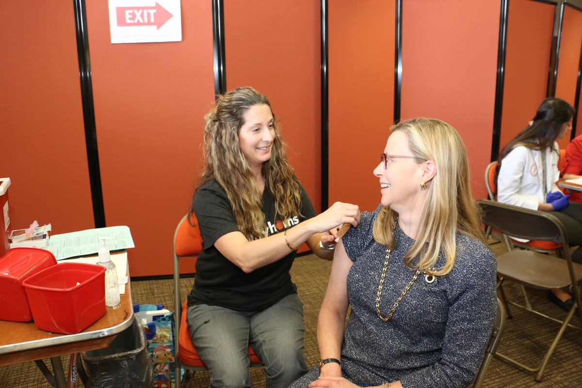Healthyhorns's tweet photo. We’re so glad to see our leadership committed to a #flufreeUT. Thanks for stopping by to get your flu shot today, @Maurie_McInnis! https://t.co/rACOZJPNvr